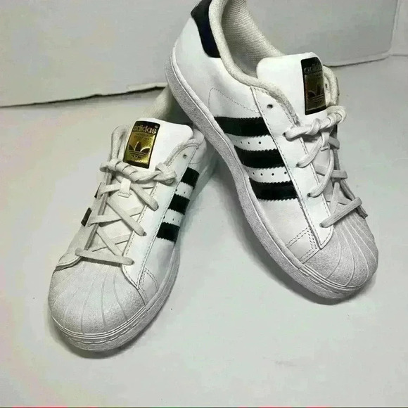 addias Other - ADDIAS Unisex Kid’s Superstar White Black Stripe Sz 3 School Preppy Classic